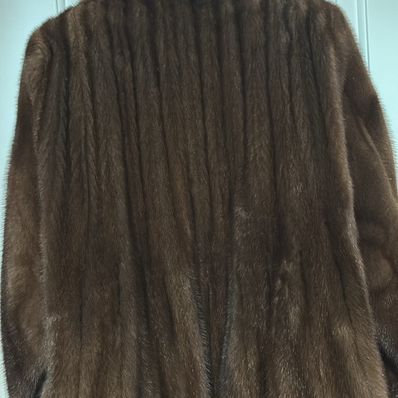 Natural brown mink coat. Swing style. Multiple back panels. - Picture 8 of 11